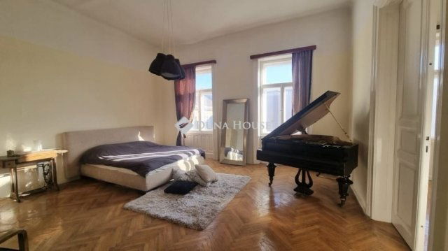 Eladó téglalakás, Budapesten, VI. kerületben 211.47 M Ft