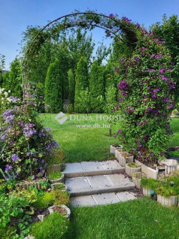 Eladó családi ház, Herceghalomon 230 M Ft, 2+3 szobás