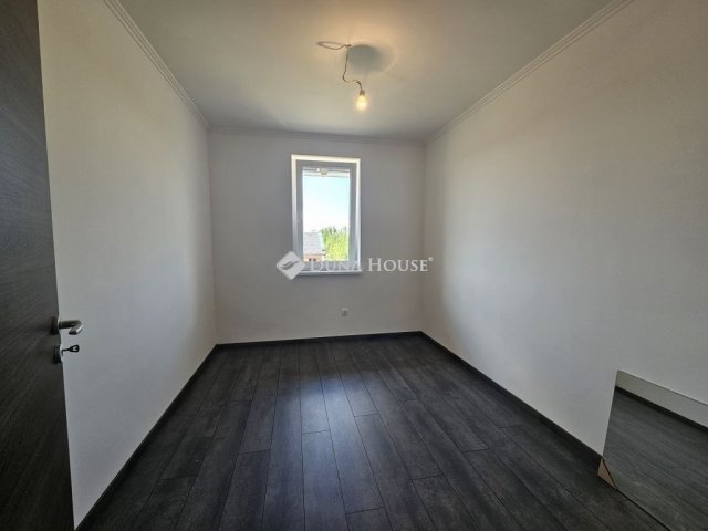 Eladó téglalakás, Mendén 79.9 M Ft, 4 szobás