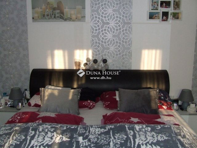 Eladó családi ház, Esztergomban 125 M Ft, 5 szobás