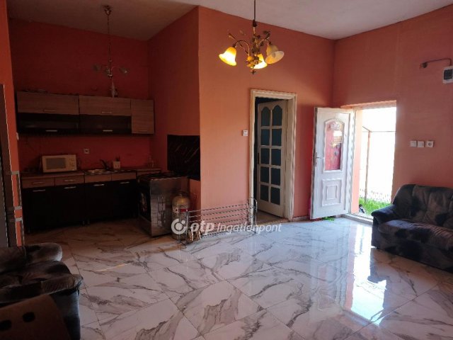 Eladó ikerház, Hevesen 12 M Ft, 1 szobás / költözzbe.hu