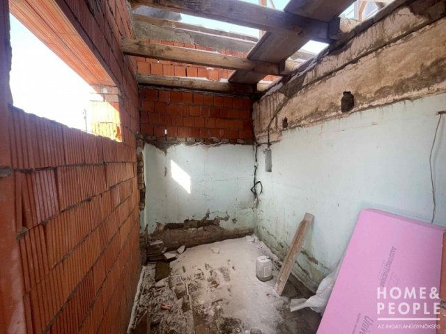 Eladó családi ház, Óföldeákon 11 M Ft, 2 szobás