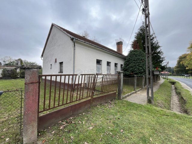 Eladó családi ház, Rátóton 31.3 M Ft, 1 szobás