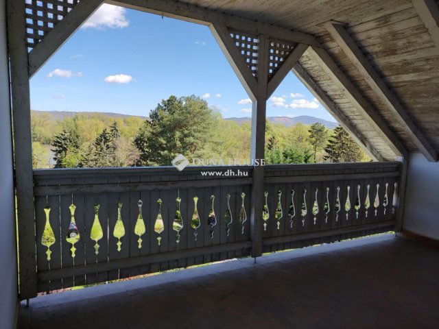 Eladó családi ház, Dunabogdányban 170 M Ft, 6+3 szobás