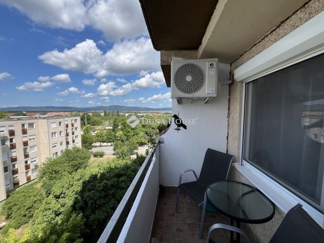 Eladó panellakás, Veszprémben 54.9 M Ft, 1+2 szobás