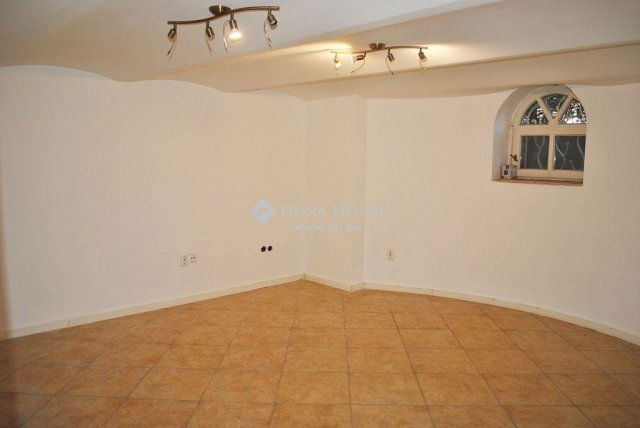 Eladó családi ház, Kecskeméten 240 M Ft, 6 szobás