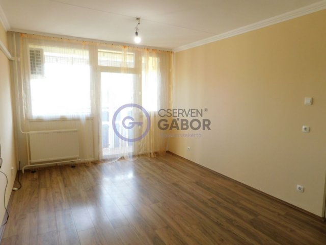 Eladó panellakás, Debrecenben 58.9 M Ft, 3 szobás