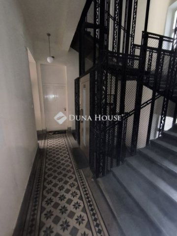 Eladó téglalakás, Budapesten, V. kerületben 102 M Ft, 2 szobás