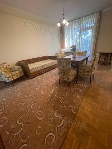 Eladó téglalakás, Szolnokon 28 M Ft, 2 szobás