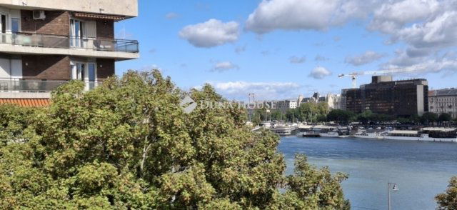 Eladó téglalakás, Budapesten, I. kerületben 82.9 M Ft, 1 szobás