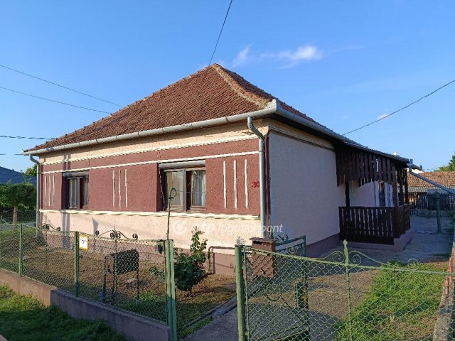 Eladó családi ház, Ebesen 64.99 M Ft, 3 szobás