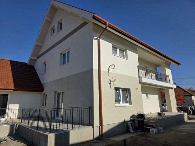 Eladó családi ház, Besnyőn 199 M Ft, 10 szobás