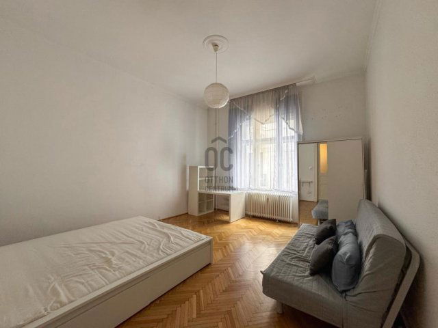 Eladó téglalakás, Budapesten, V. kerületben 74.9 M Ft, 1 szobás