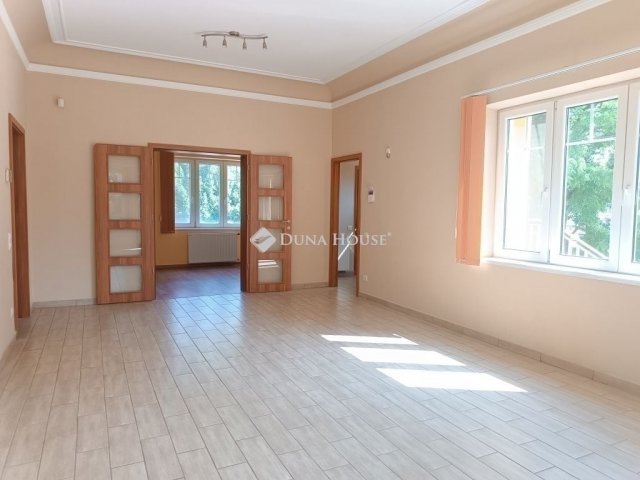 Eladó családi ház, Budapesten, X. kerületben 265 M Ft, 7 szobás