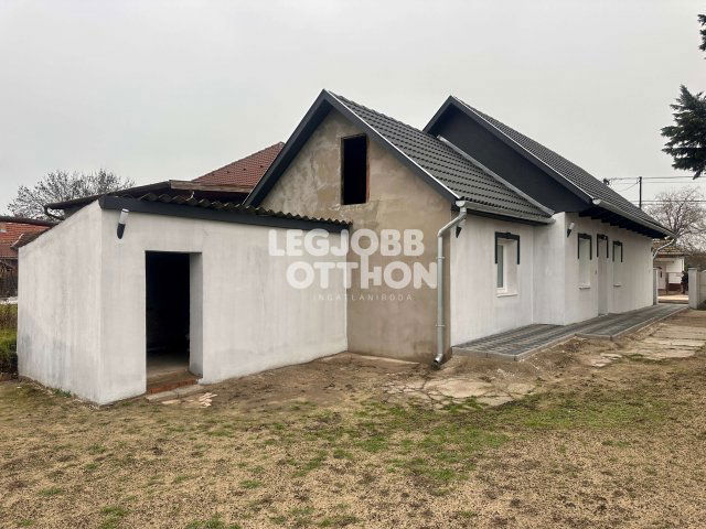 Eladó családi ház, Abonyban 38.5 M Ft, 2 szobás