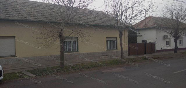Eladó családi ház, Tiszaföldváron 19.9 M Ft, 3 szobás