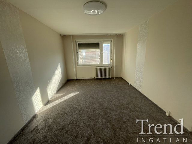 Kiadó panellakás, albérlet, Dunaújvárosban 100 E Ft / hó