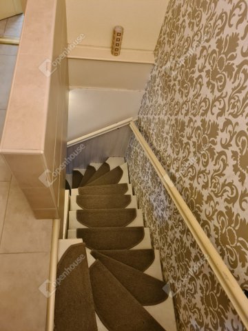 Eladó téglalakás, Szegeden 93 M Ft, 4 szobás