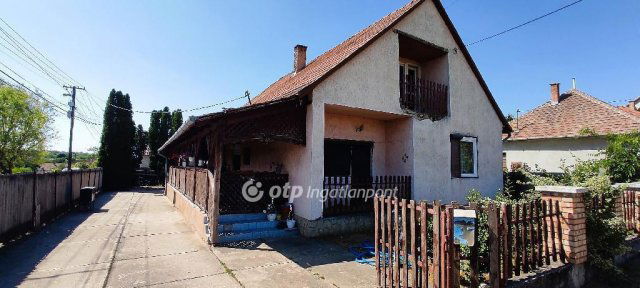 Eladó családi ház, Galgahévízen 38 M Ft, 4 szobás