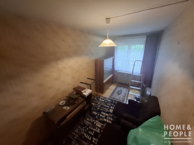Eladó téglalakás, Szegeden 60 M Ft, 3 szobás