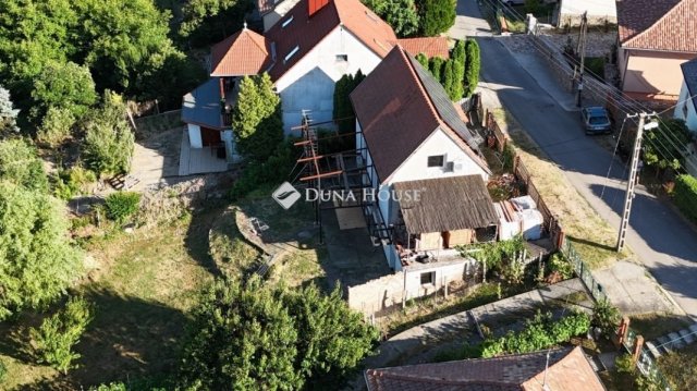 Eladó családi ház, Pécsett 44.9 M Ft, 4 szobás