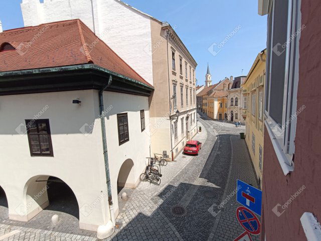 Eladó téglalakás, Sopronban 54 M Ft, 2+1 szobás