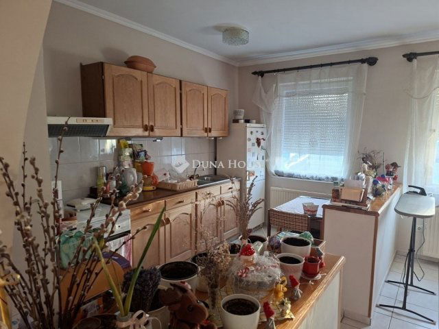 Eladó családi ház, Móron 105 M Ft, 6 szobás