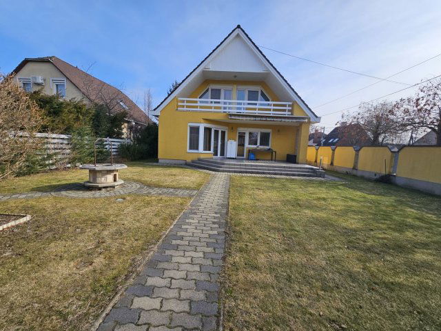 Eladó családi ház, Debrecenben 175 M Ft, 5 szobás