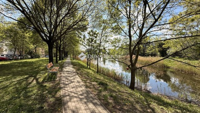 Eladó panellakás, Győrött, Erfurti úton 48.8 M Ft, 2 szobás