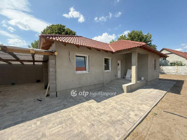 Eladó ikerház, Tiszakécskén 59.9 M Ft, 2 szobás