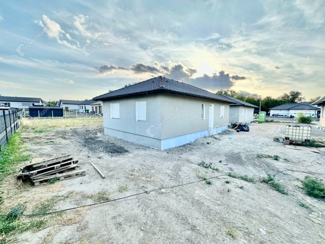 Eladó családi ház, Székesfehérvárott 105 M Ft, 4 szobás