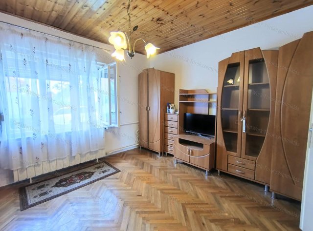 Eladó családi ház, Törökszentmiklóson 27.5 M Ft, 2 szobás