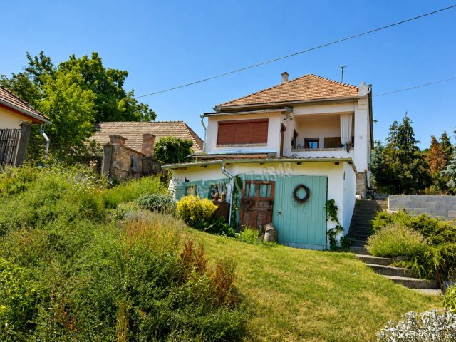 Eladó családi ház, Dunaalmáson 69.99 M Ft, 2+1 szobás