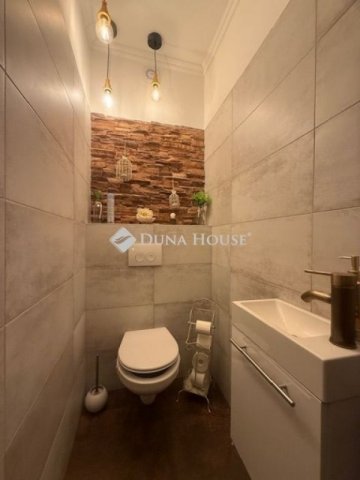 Eladó családi ház, Vecsésen 137.9 M Ft, 4 szobás