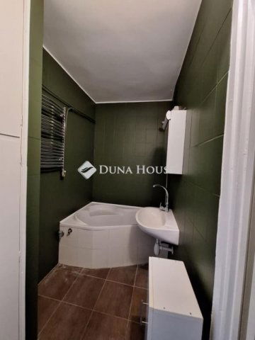 Eladó téglalakás, Pécsett 49.9 M Ft, 2 szobás