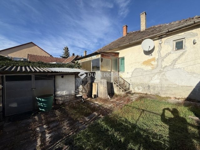 Eladó családi ház, Székesfehérvárott 49.99 M Ft, 2 szobás