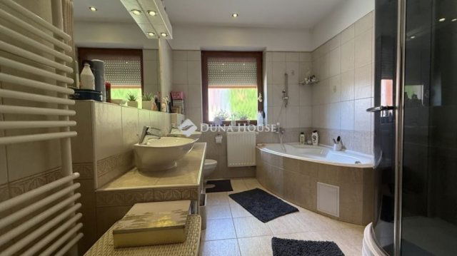 Eladó családi ház, Bükön 199 M Ft, 9+2 szobás