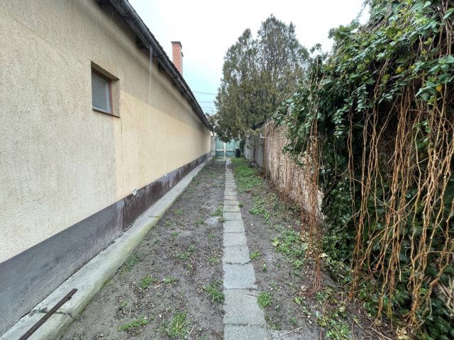 Eladó sorház, Kalocsán 22 M Ft, 1+2 szobás