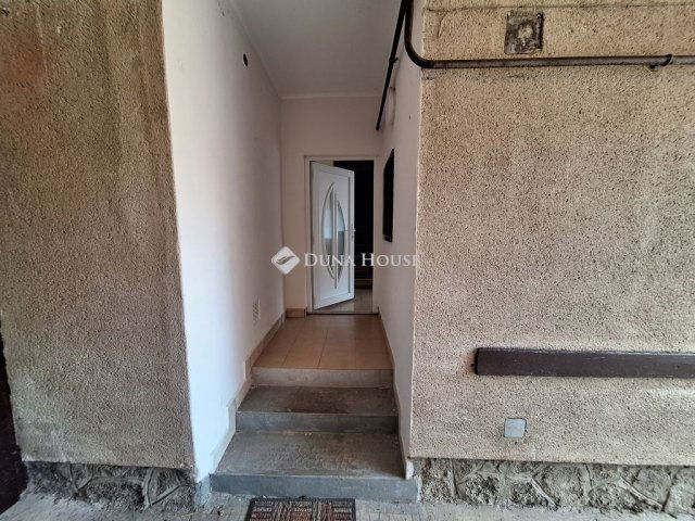 Eladó téglalakás, Sárváron 61.5 M Ft, 4 szobás