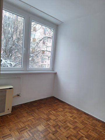 Kiadó téglalakás, albérlet, Szolnokon 110 E Ft / hó, 1+2 szobás