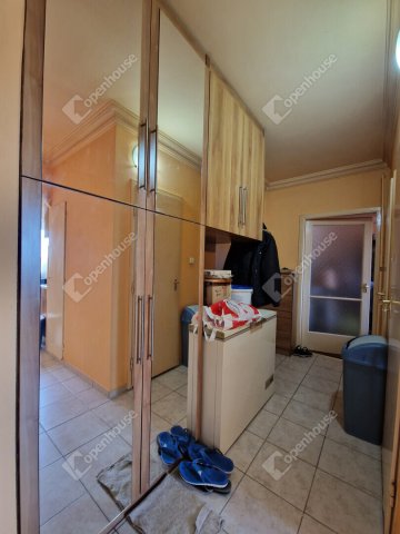Eladó panellakás, Komáromban 35 M Ft, 2 szobás