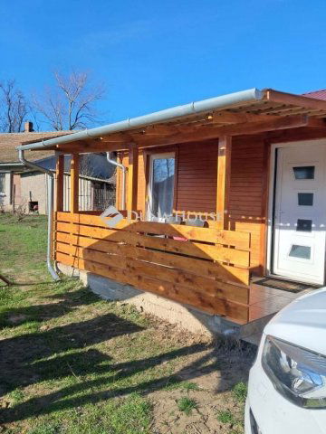 Eladó nyaraló, Cserkeszőlőn 19.5 M Ft, 1 szobás