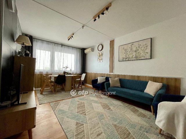 Eladó panellakás, Pécsett 97.5 M Ft, 3 szobás