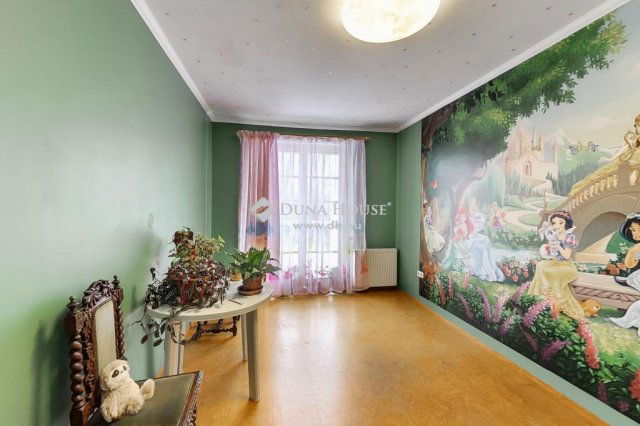 Eladó családi ház, Szadán 350 M Ft, 8 szobás