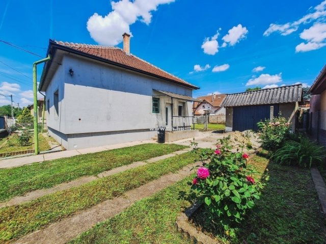 Eladó családi ház, Vecsésen 77.99 M Ft, 3 szobás