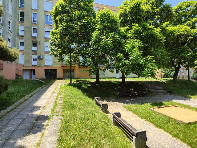 Eladó panellakás, Komlón, Körtvélyes utcában 20.9 M Ft