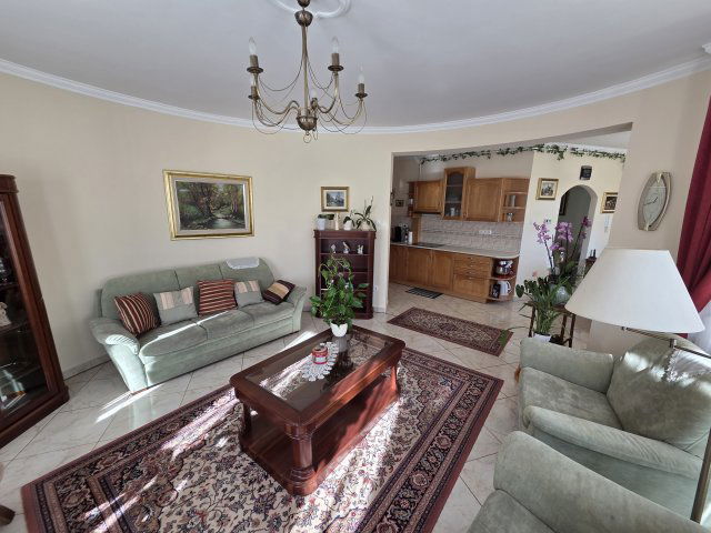 Eladó téglalakás, Debrecenben, Pereces utcában 89 M Ft, 3 szobás