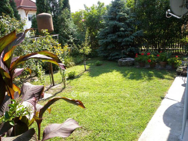 Eladó családi ház, Fonyódon 75 M Ft, 7 szobás