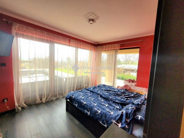 Eladó családi ház, Kerepesen 210 M Ft, 4 szobás