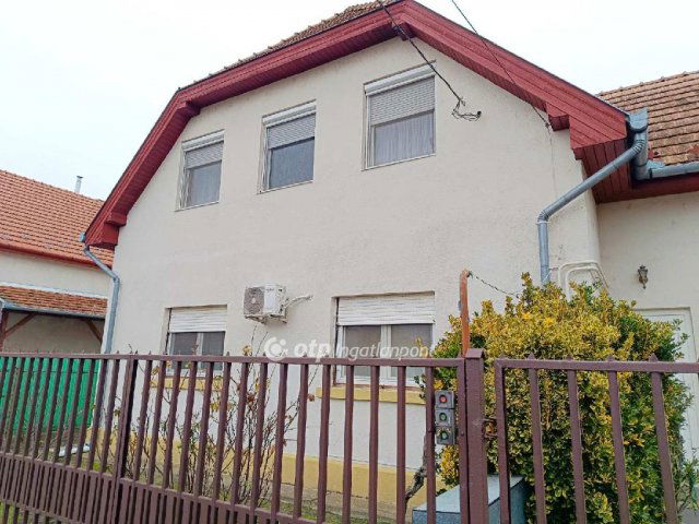 Eladó téglalakás, Szigethalmon 85 M Ft, 2+2 szobás